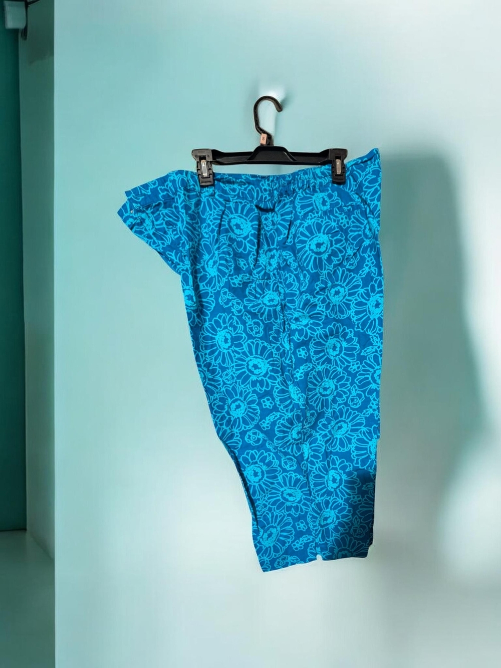 Basic Editions Bright Blue Floral Capris